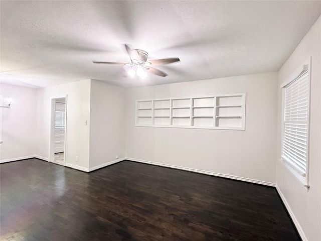 832 S Anderson Street, Angleton, TX 77515