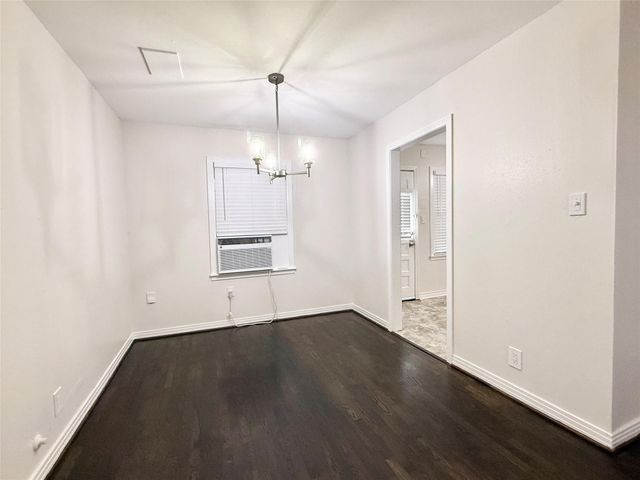 832 S Anderson Street, Angleton, TX 77515