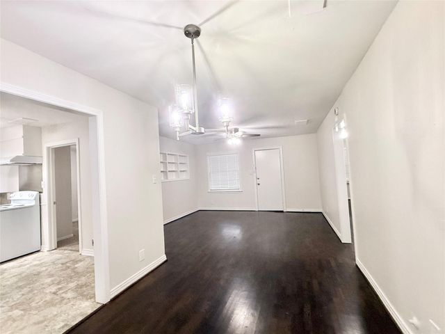 832 S Anderson Street, Angleton, TX 77515