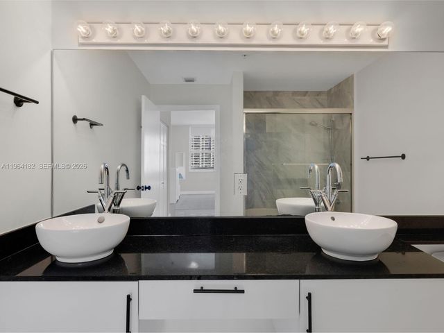 31 SE 5th St 3419, Miami, FL 33131