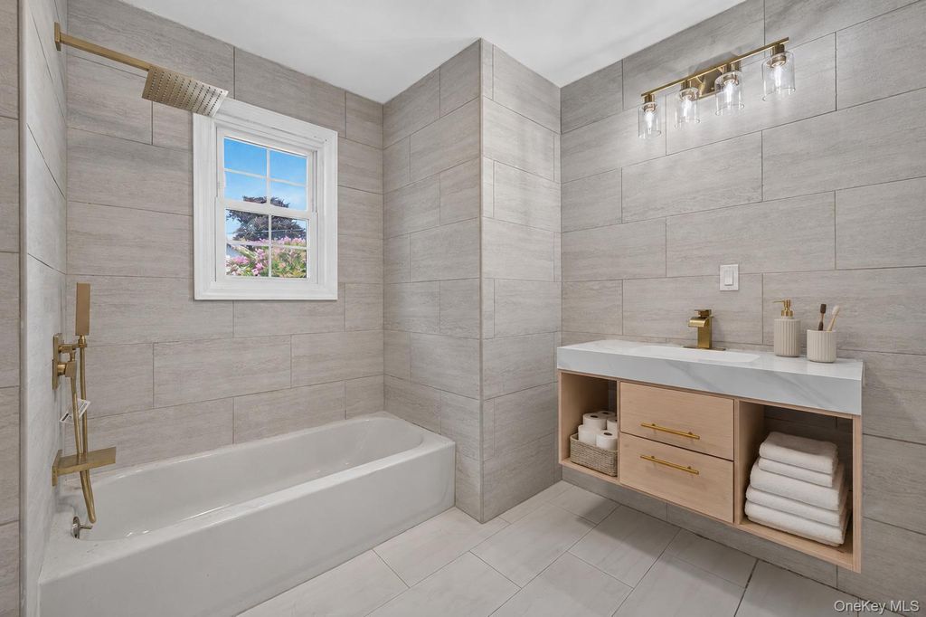 11 1st Place, Garden City, NY 11530 — photo 4