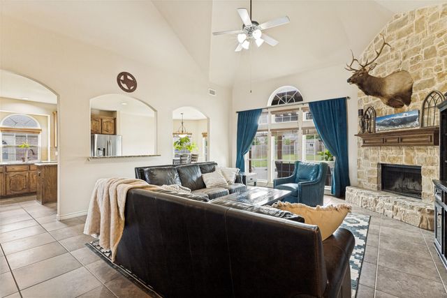 1635 Desert Hills Drive, Fort Worth, TX 76052