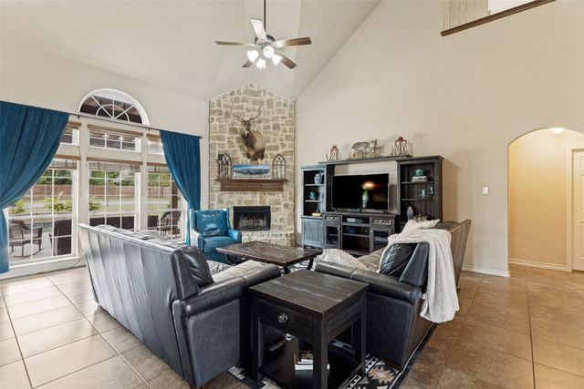 1635 Desert Hills Drive, Fort Worth, TX 76052