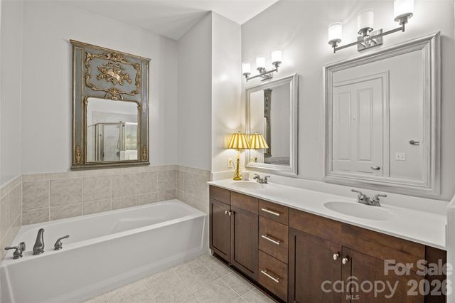 5425 Closeburn Road 215, Charlotte, NC 28210