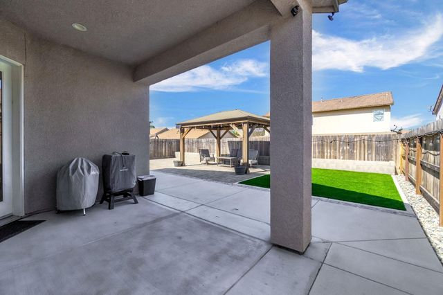 635 St Julien Drive, Madera, CA 93637