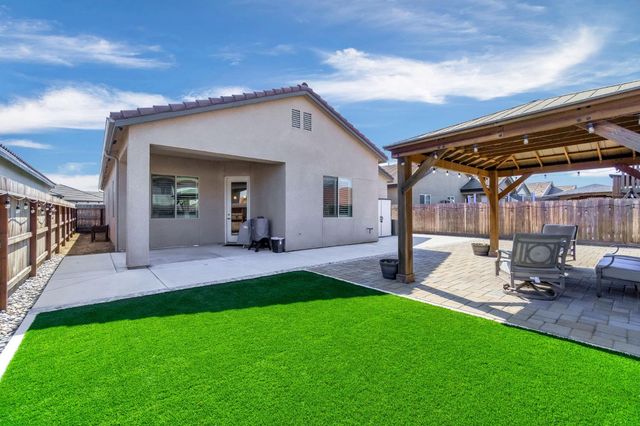 635 St Julien Drive, Madera, CA 93637