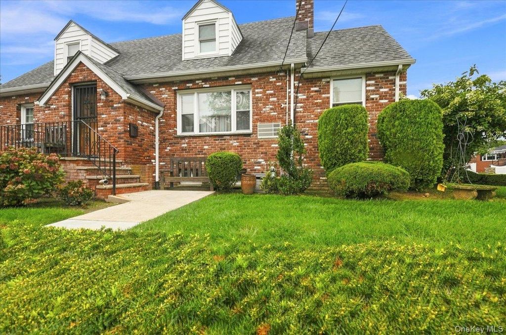 4 Holly Street, Yonkers, NY 10704 — photo 2