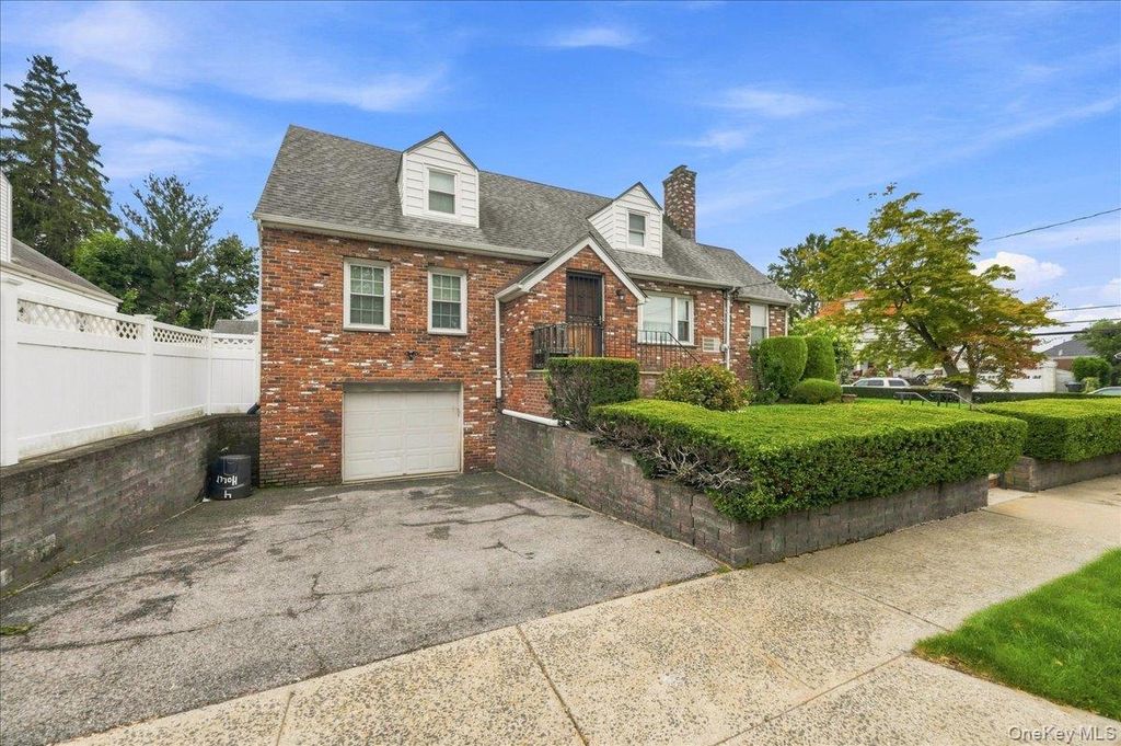 4 Holly Street, Yonkers, NY 10704 — photo 3