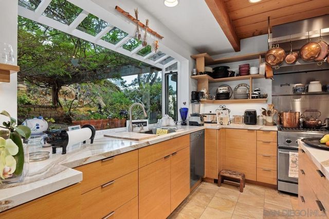 367 Pine Needles Dr, Del Mar, CA 92014