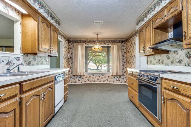 5547 Woodland Hills Drive, Denton, TX 76208