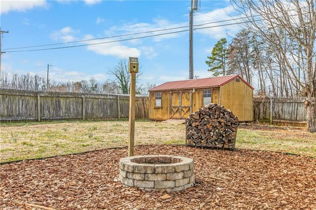 1051 Gregory Way Drive, Kernersville, NC 27284