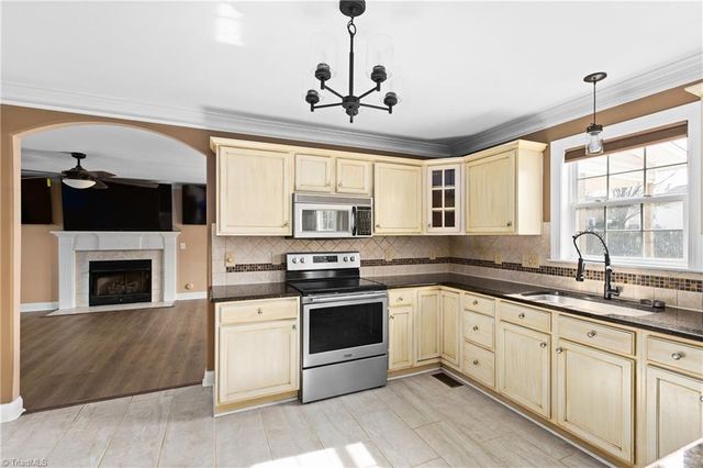 1051 Gregory Way Drive, Kernersville, NC 27284