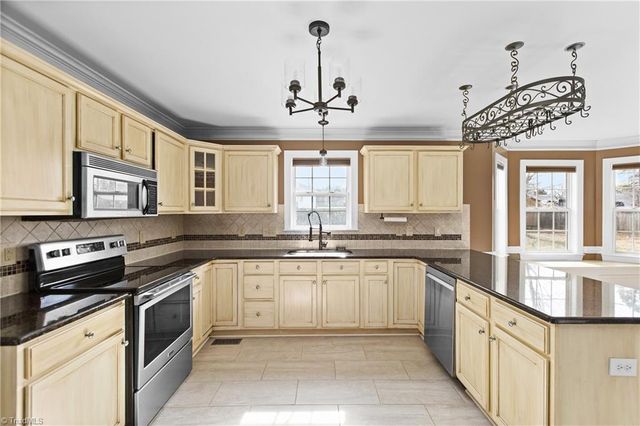 1051 Gregory Way Drive, Kernersville, NC 27284