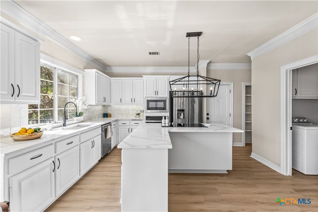 5901 Round Table Cove, Austin, TX 78746