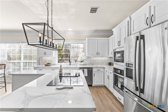 5901 Round Table Cove, Austin, TX 78746