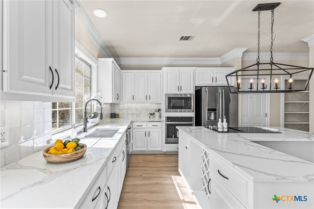 5901 Round Table Cove, Austin, TX 78746