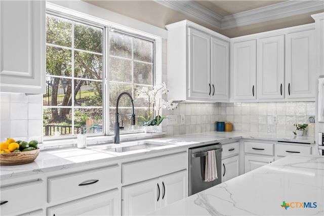 5901 Round Table Cove, Austin, TX 78746