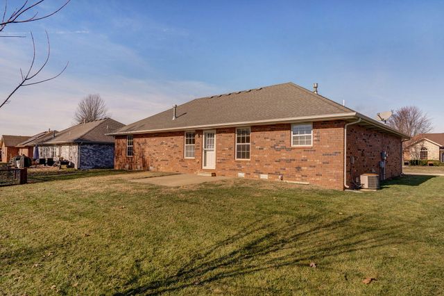 1104 E Eagle Rock Drive, Ozark, MO 65721