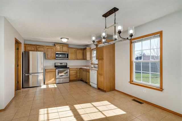 1104 E Eagle Rock Drive, Ozark, MO 65721