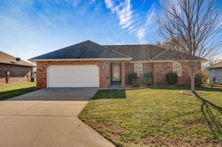 1104 E Eagle Rock Drive, Ozark, MO 65721