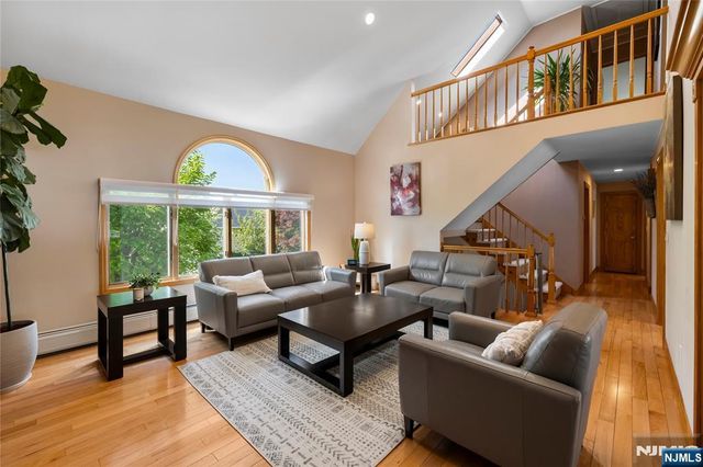 66 Roehrs Drive, Wallington, NJ 07057