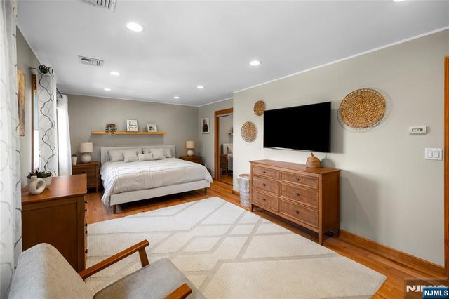 66 Roehrs Drive, Wallington, NJ 07057