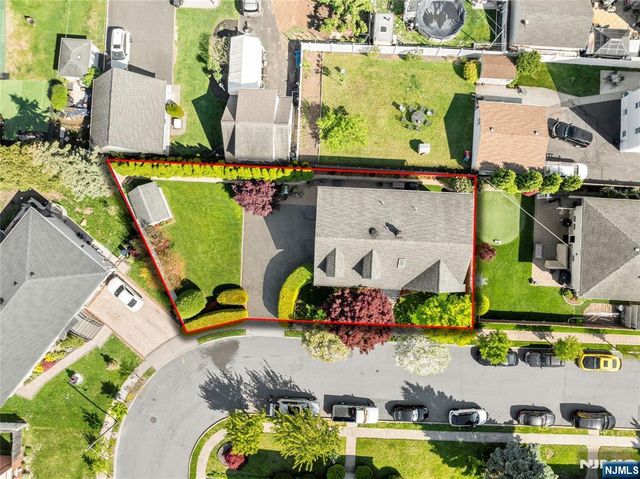 66 Roehrs Drive, Wallington, NJ 07057