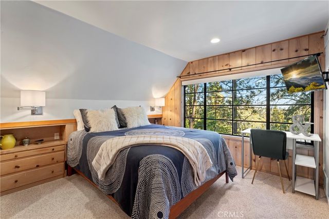 309 Castle Gate Road, Lake Arrowhead, CA 92352