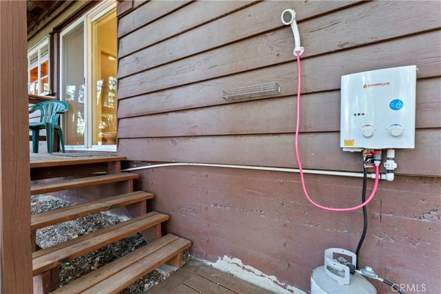 309 Castle Gate Road, Lake Arrowhead, CA 92352