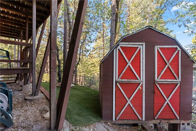 309 Castle Gate Road, Lake Arrowhead, CA 92352