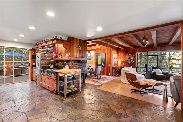 309 Castle Gate Road, Lake Arrowhead, CA 92352
