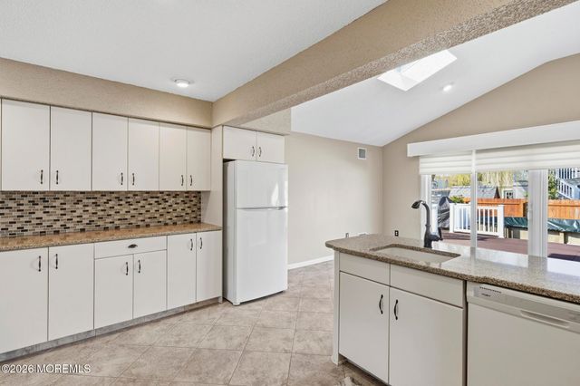 640 Beachwood Avenue, Toms River, NJ 08753