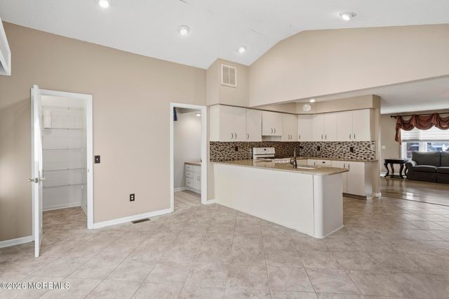 640 Beachwood Avenue, Toms River, NJ 08753