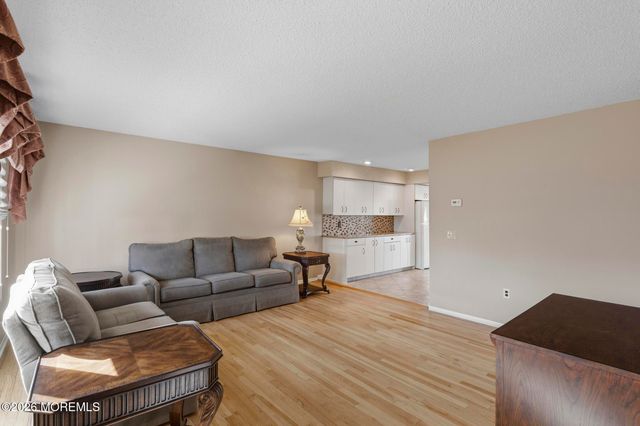 640 Beachwood Avenue, Toms River, NJ 08753