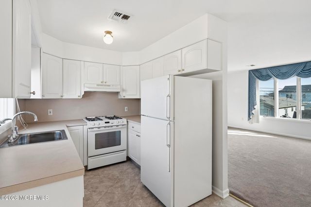 640 Beachwood Avenue, Toms River, NJ 08753