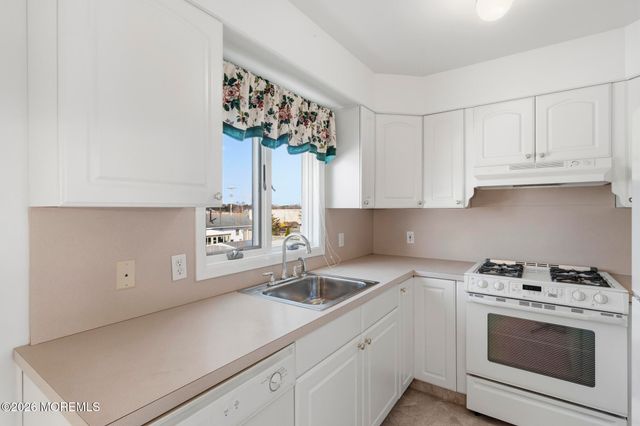 640 Beachwood Avenue, Toms River, NJ 08753