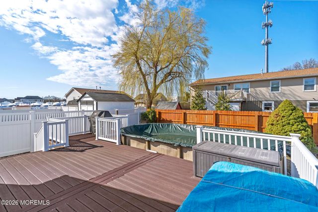 640 Beachwood Avenue, Toms River, NJ 08753