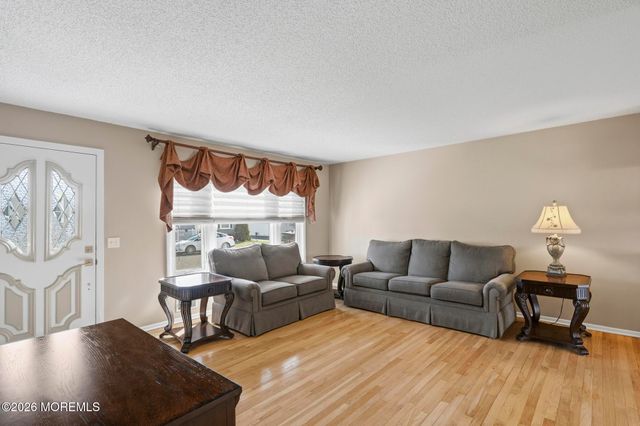 640 Beachwood Avenue, Toms River, NJ 08753