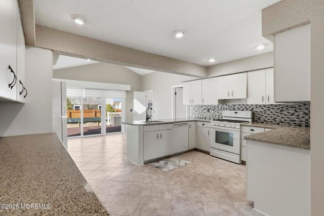 640 Beachwood Avenue, Toms River, NJ 08753