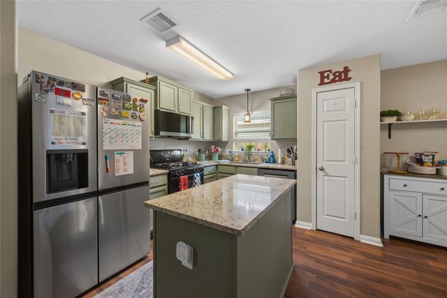 308 Lazy Pine Court, Conroe, TX 77304
