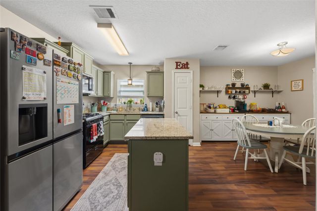 308 Lazy Pine Court, Conroe, TX 77304