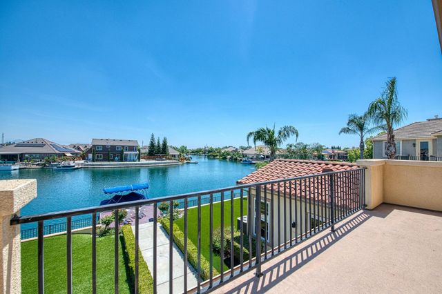 10745 E Landmark Way, Clovis, CA 93619