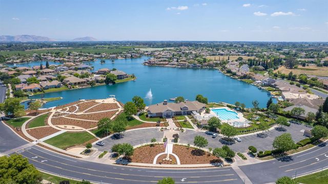 10745 E Landmark Way, Clovis, CA 93619