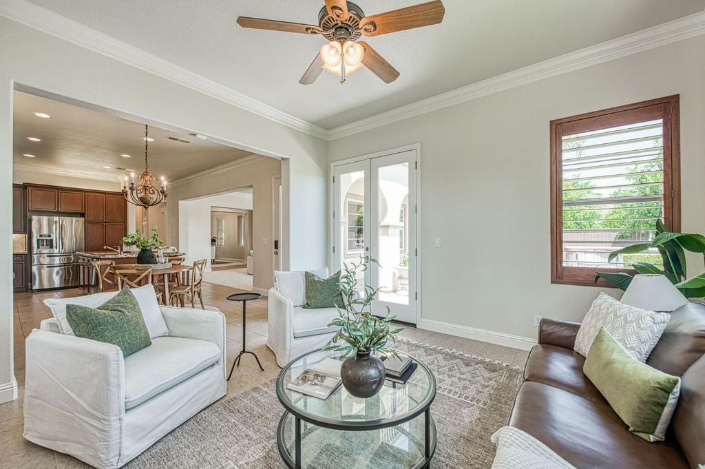 Image 12 of property listing at 10745 E Landmark Way, Clovis, CA 93619