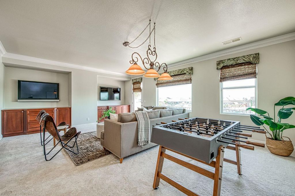 Image 21 of property listing at 10745 E Landmark Way, Clovis, CA 93619