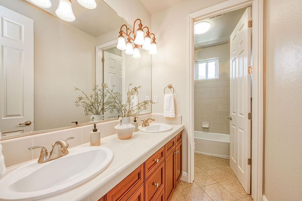 Image 24 of property listing at 10745 E Landmark Way, Clovis, CA 93619