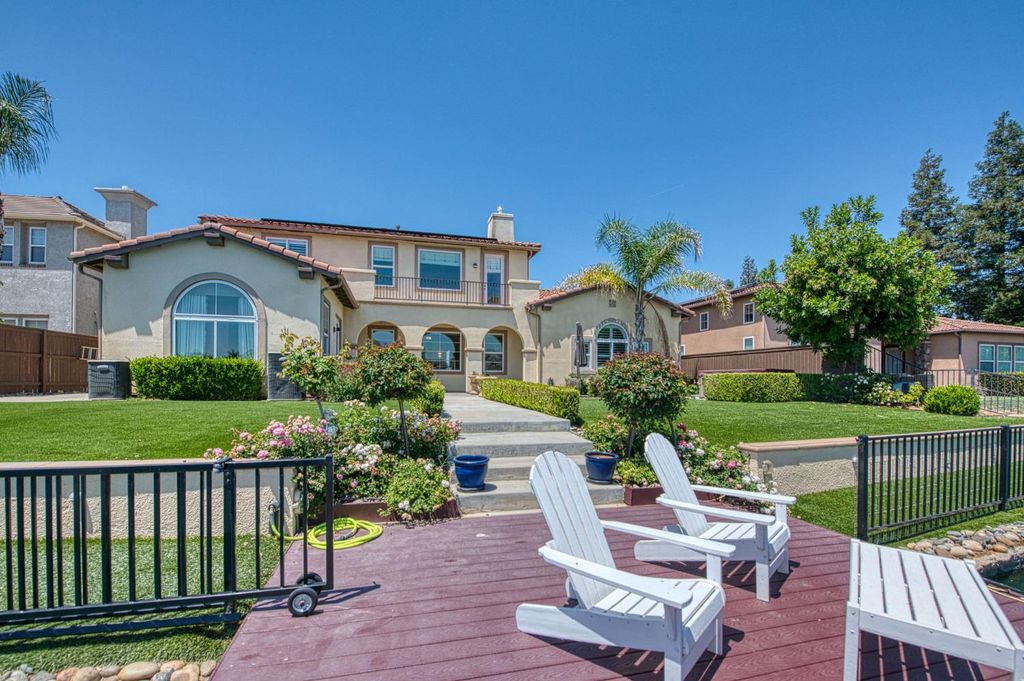 Image 27 of property listing at 10745 E Landmark Way, Clovis, CA 93619
