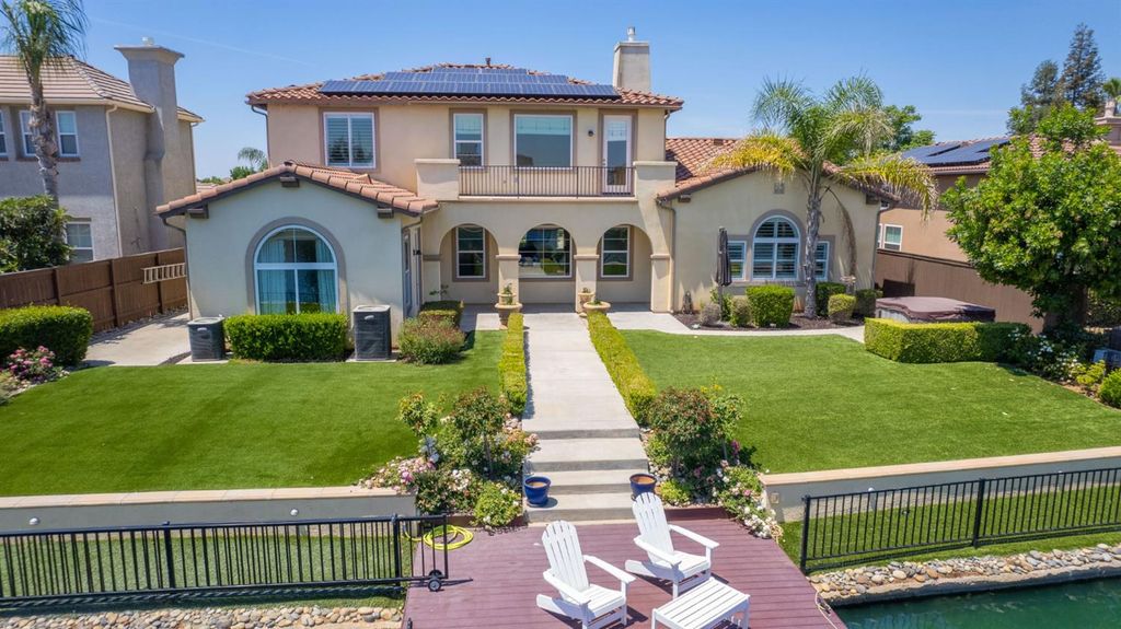Image 33 of property listing at 10745 E Landmark Way, Clovis, CA 93619