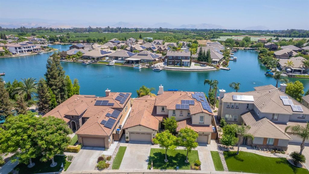 Image 34 of property listing at 10745 E Landmark Way, Clovis, CA 93619