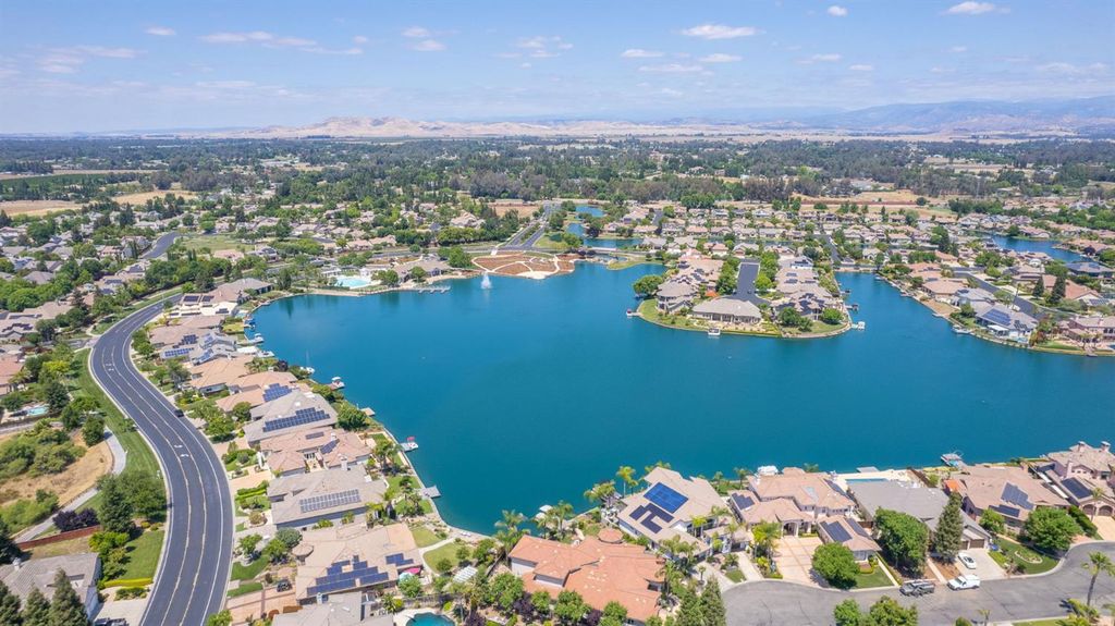 Image 41 of property listing at 10745 E Landmark Way, Clovis, CA 93619